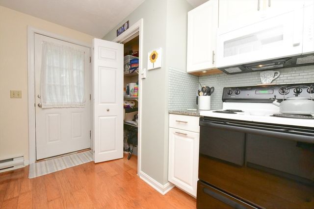 3 Village Green Dr 3B, Bourne, MA 02562