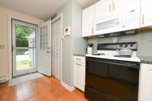 3 Village Green Dr 3B, Bourne, MA 02562