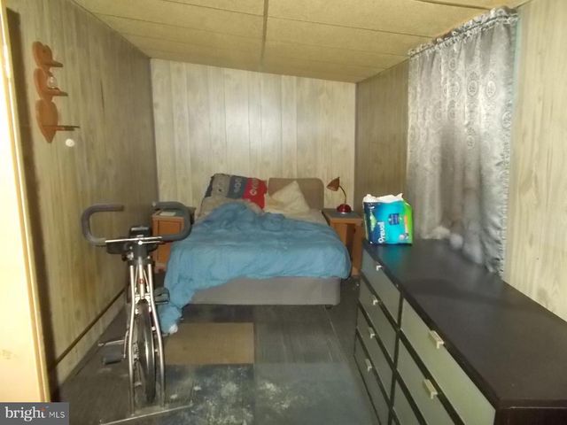 24 4TH ST, Douglassville, PA 19518