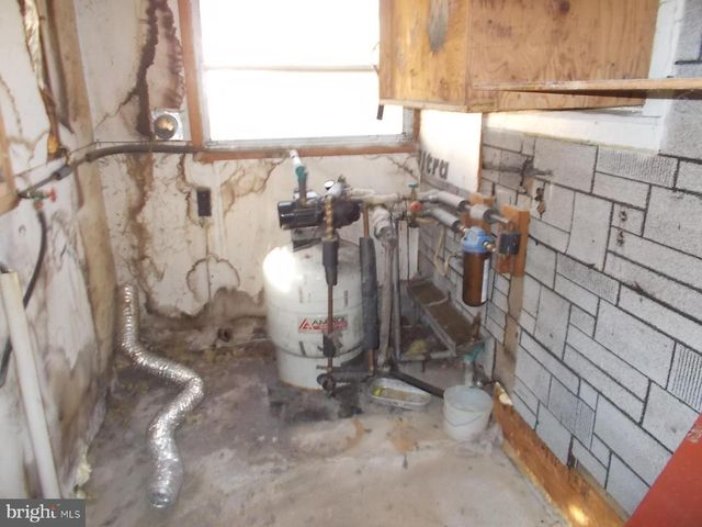 24 4TH ST, Douglassville, PA 19518