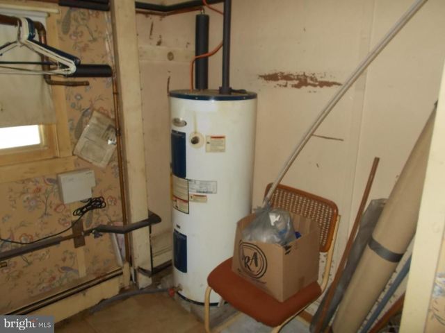 24 4TH ST, Douglassville, PA 19518