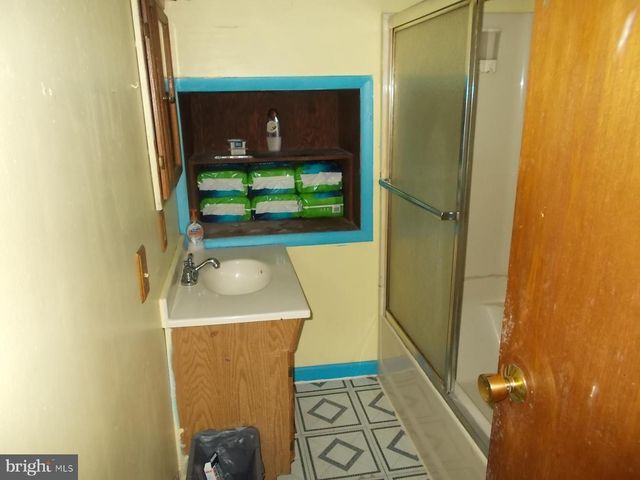 24 4TH ST, Douglassville, PA 19518