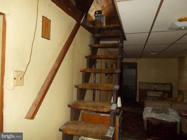 24 4TH ST, Douglassville, PA 19518