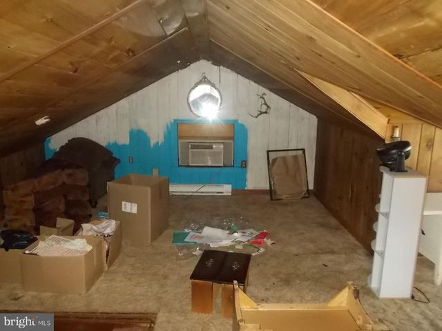 24 4TH ST, Douglassville, PA 19518