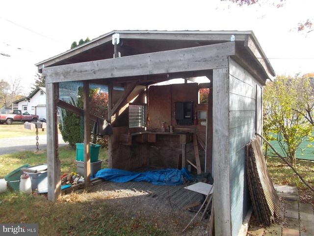 24 4TH ST, Douglassville, PA 19518