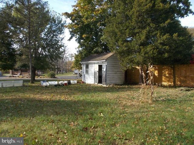 24 4TH ST, Douglassville, PA 19518