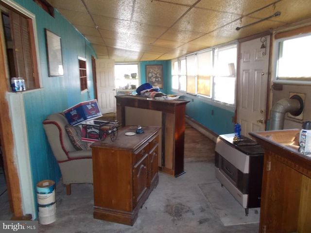 24 4TH ST, Douglassville, PA 19518