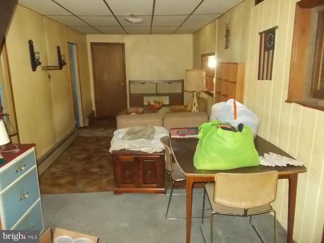 24 4TH ST, Douglassville, PA 19518