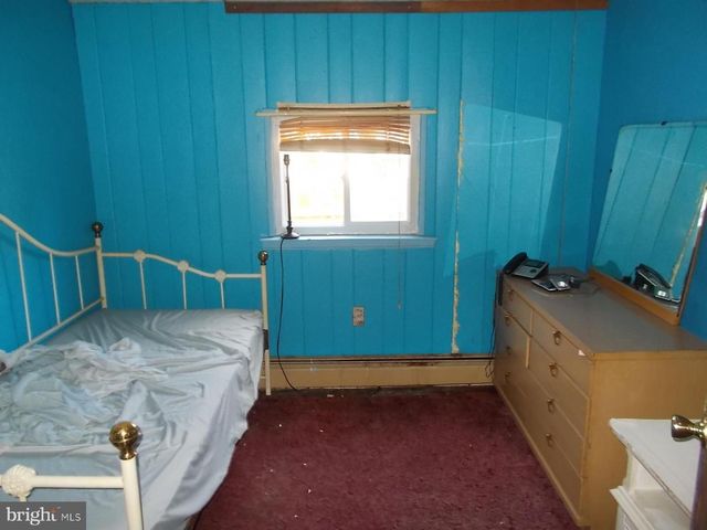 24 4TH ST, Douglassville, PA 19518