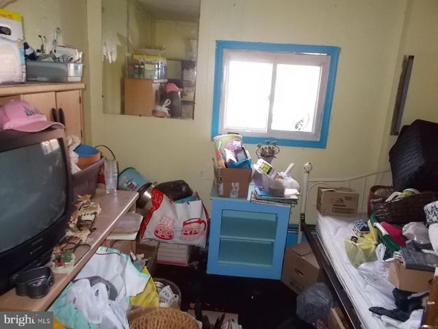 24 4TH ST, Douglassville, PA 19518