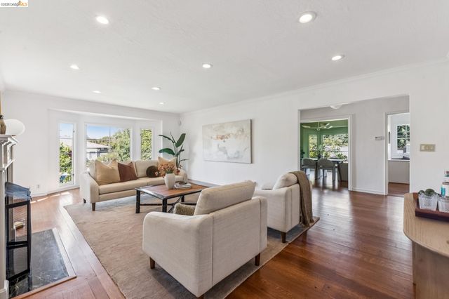 1980 Oak Crest, Oakland, CA 94602