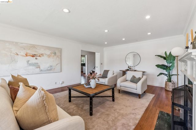 1980 Oak Crest, Oakland, CA 94602