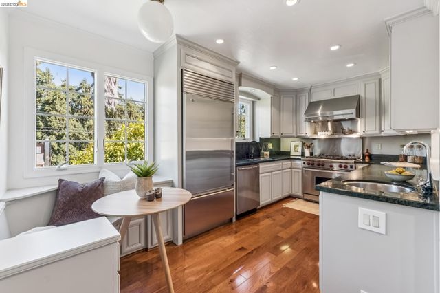 1980 Oak Crest, Oakland, CA 94602