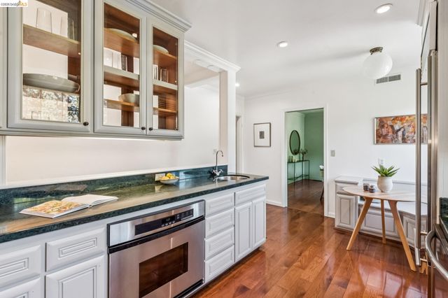 1980 Oak Crest, Oakland, CA 94602