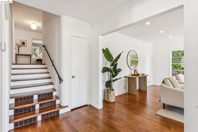 1980 Oak Crest, Oakland, CA 94602