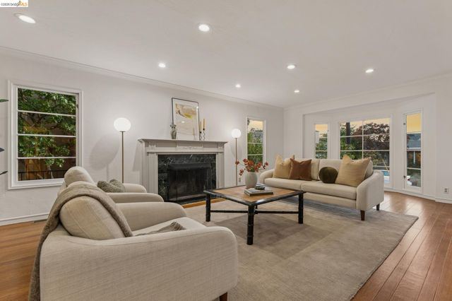 1980 Oak Crest, Oakland, CA 94602