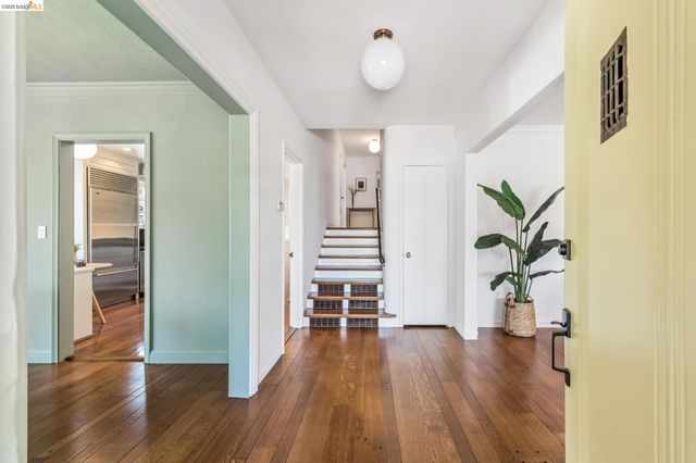 1980 Oak Crest, Oakland, CA 94602