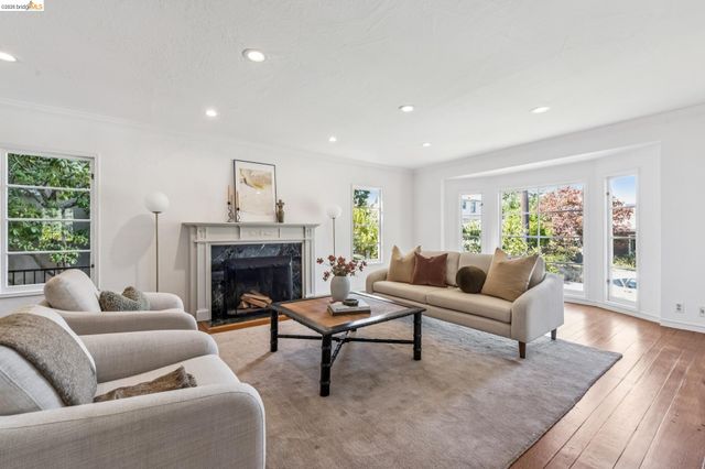 1980 Oak Crest, Oakland, CA 94602
