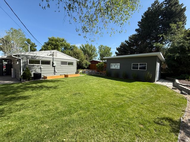 1916 E LA CRESTA DR, Cottonwood Heights, UT 84121