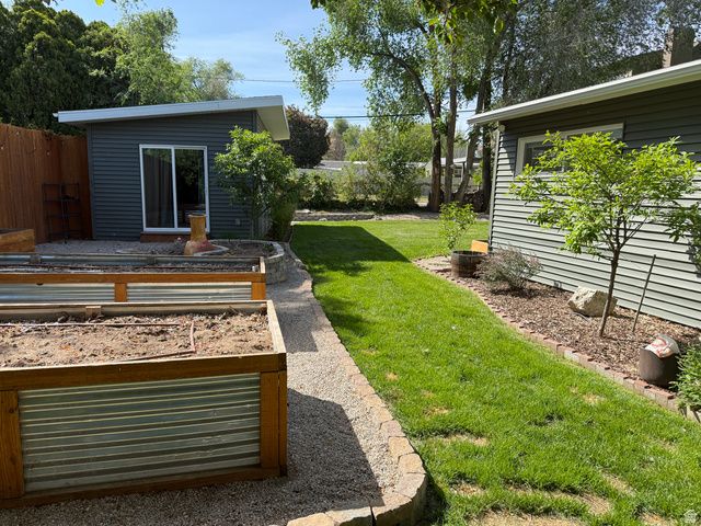 1916 E LA CRESTA DR, Cottonwood Heights, UT 84121
