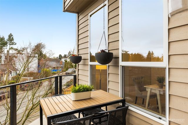 8360 Loyal Way NW, Seattle, WA 98117