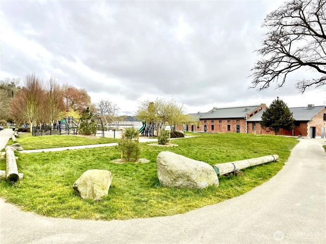 8360 Loyal Way NW, Seattle, WA 98117