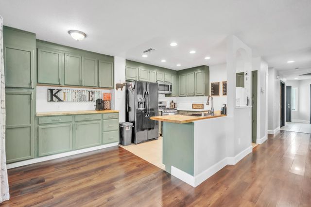 8633 Valley Rim Way, Antelope, CA 95843