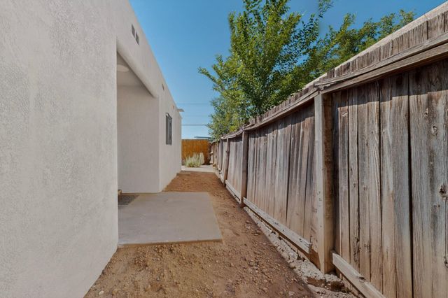1029 Rigel Street SW, Albuquerque, NM 87105