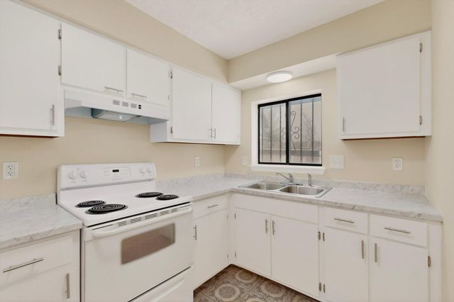 1029 Rigel Street SW, Albuquerque, NM 87105