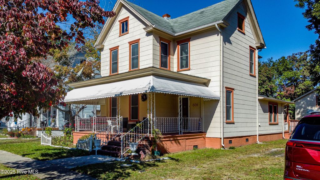 606 W Colonial Avenue, Elizabeth City, NC 27909