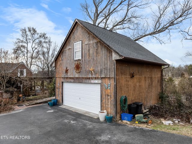 5826 Perry Rd, Knoxville, TN 37914