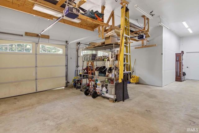 201 Spectacle Drive, Valparaiso, IN 46383