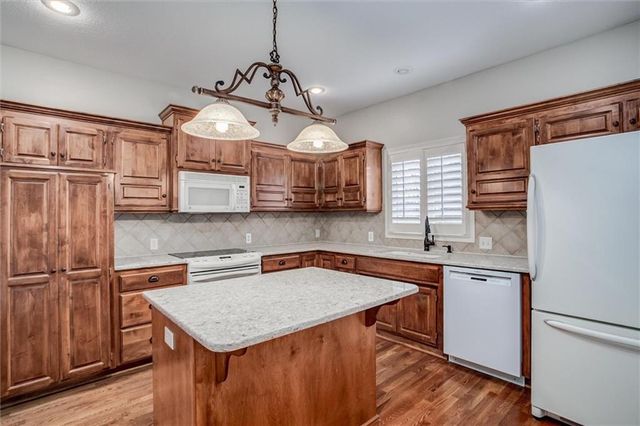 7866 W 157th Terrace, Overland Park, KS 66223