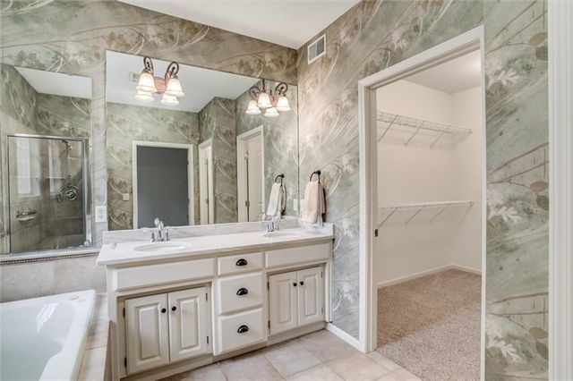 7866 W 157th Terrace, Overland Park, KS 66223