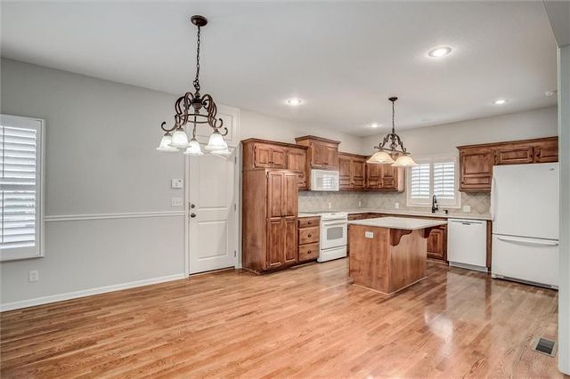 7866 W 157th Terrace, Overland Park, KS 66223