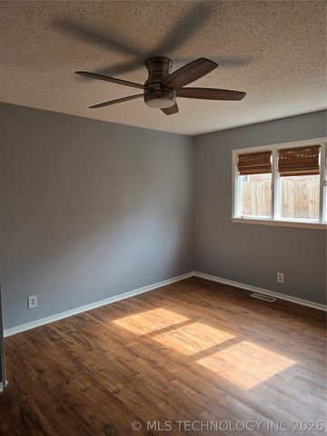 7805 S College Avenue, Tulsa, OK 74136