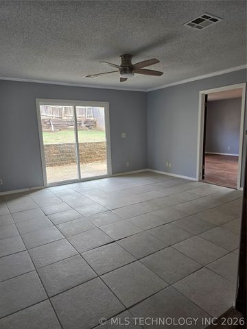 7805 S College Avenue, Tulsa, OK 74136