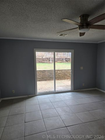 7805 S College Avenue, Tulsa, OK 74136
