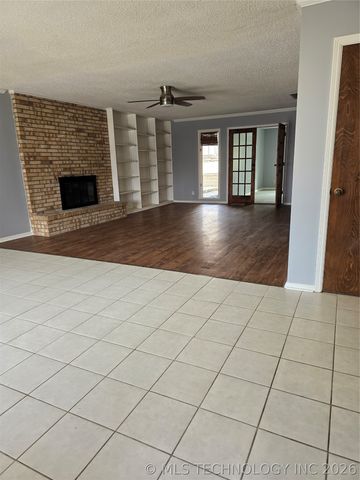 7805 S College Avenue, Tulsa, OK 74136