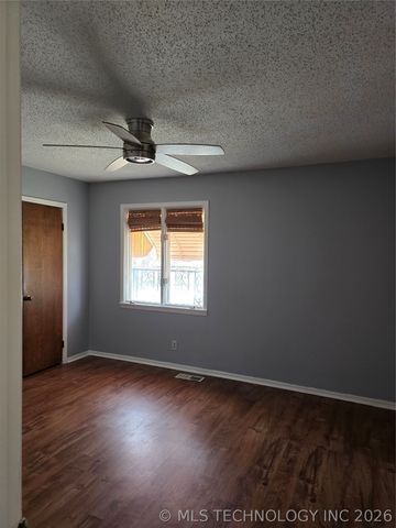 7805 S College Avenue, Tulsa, OK 74136