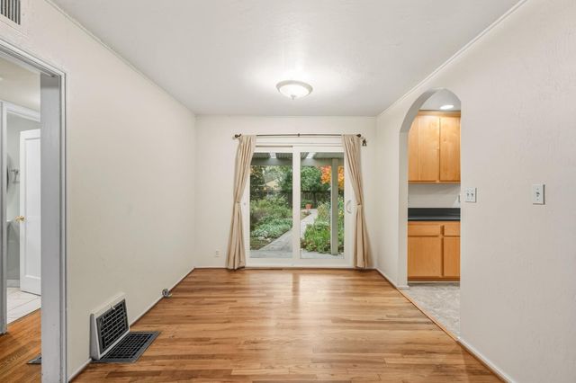 5228 F St, Sacramento, CA 95819