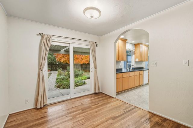 5228 F St, Sacramento, CA 95819