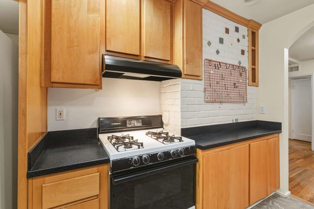 5228 F St, Sacramento, CA 95819