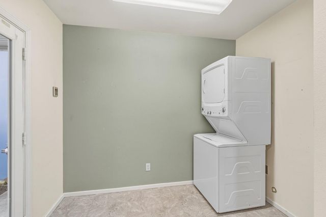 5228 F St, Sacramento, CA 95819