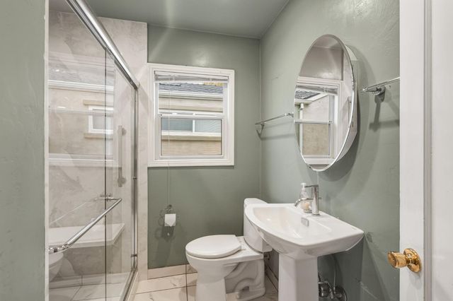 5228 F St, Sacramento, CA 95819