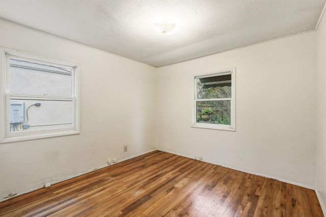 5228 F St, Sacramento, CA 95819