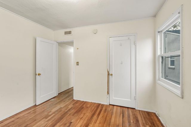 5228 F St, Sacramento, CA 95819