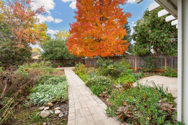 5228 F St, Sacramento, CA 95819