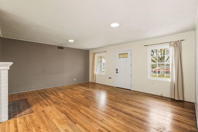 5228 F St, Sacramento, CA 95819