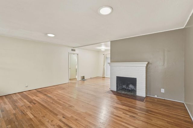 5228 F St, Sacramento, CA 95819